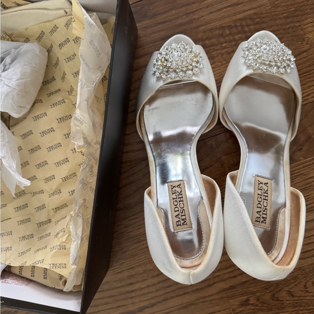 White Satin Badgley Mischka Shoes 8.5